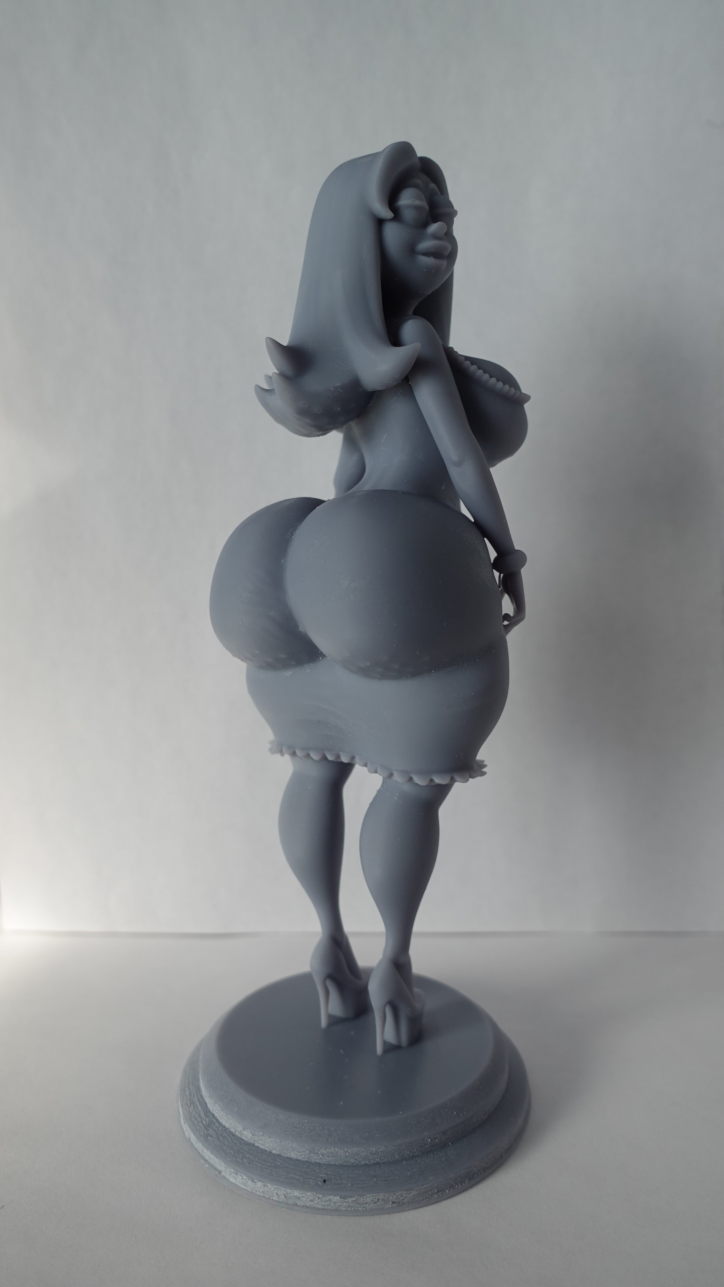 Francine Smith Fan Art – 1/10 Scale Resin Model Kit – 9" Unpainted Figure