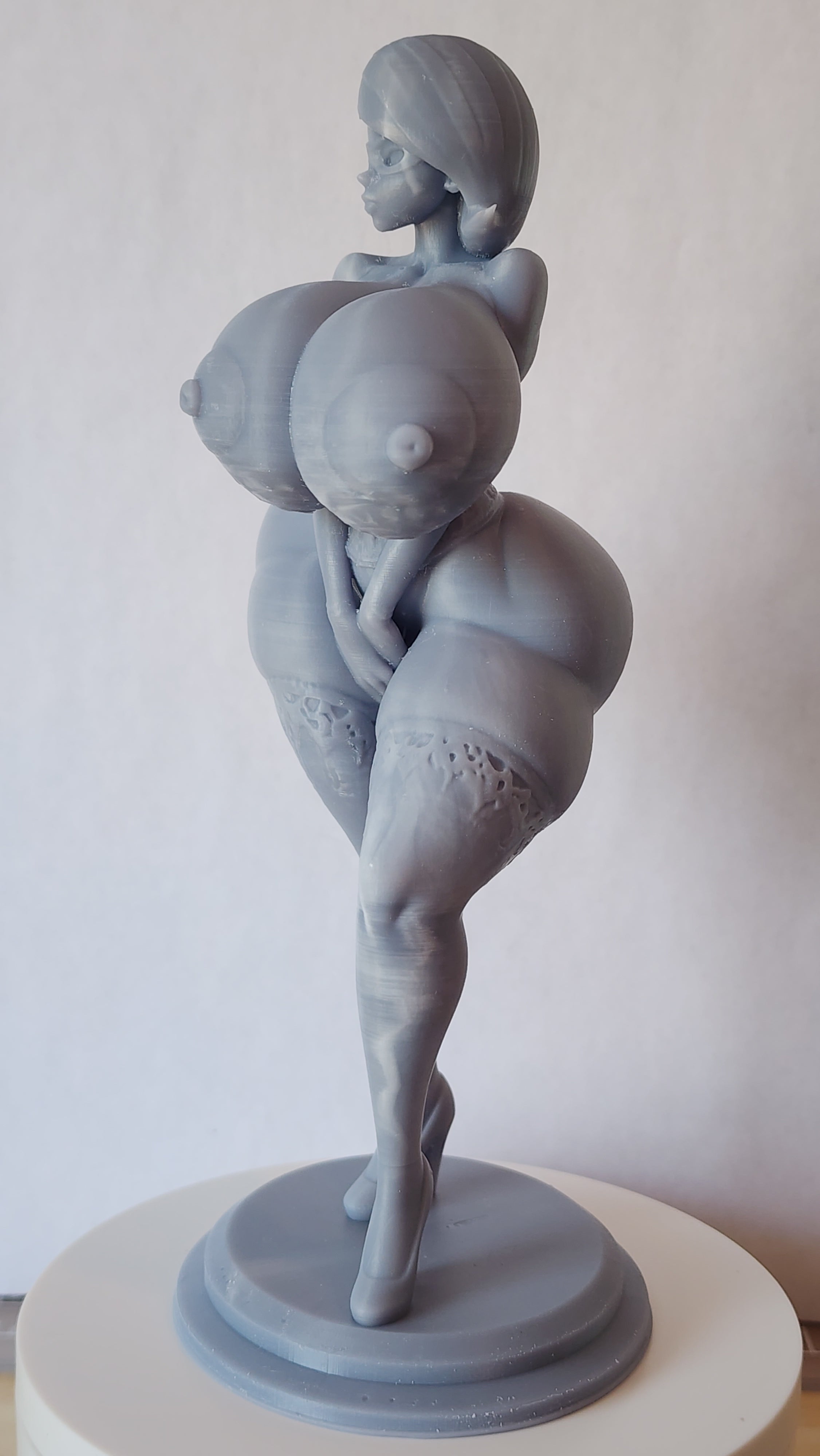 Helen Parr NSFW Figurine - Voluptuous Superhero Pin-Up