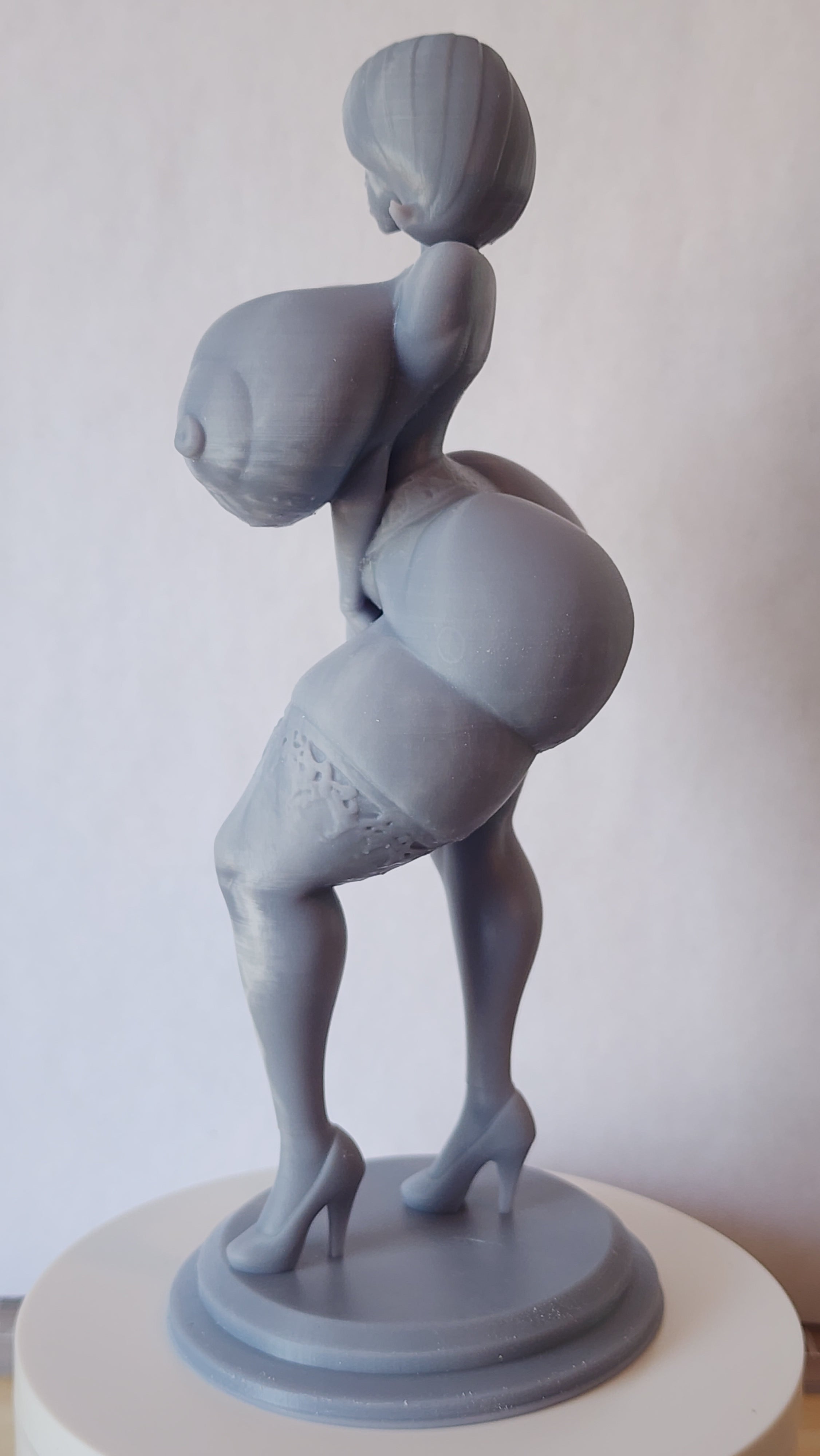 Helen Parr NSFW Figurine - Voluptuous Superhero Pin-Up