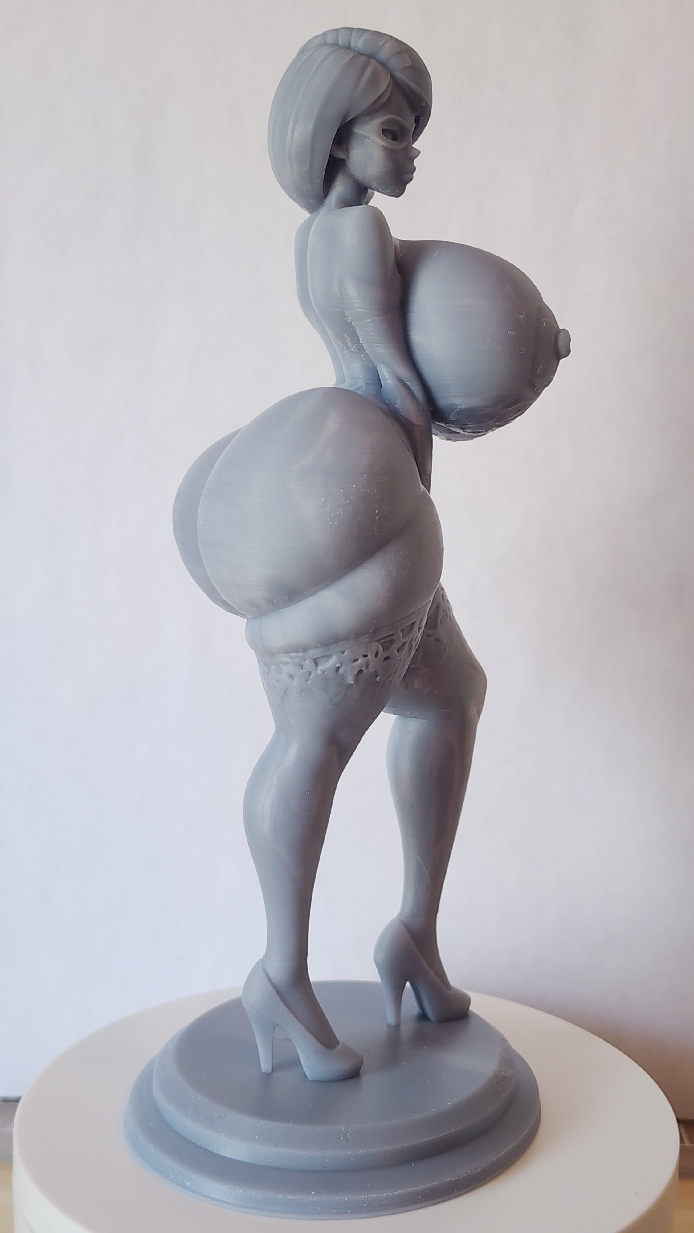 Helen Parr NSFW Figurine - Voluptuous Superhero Pin-Up