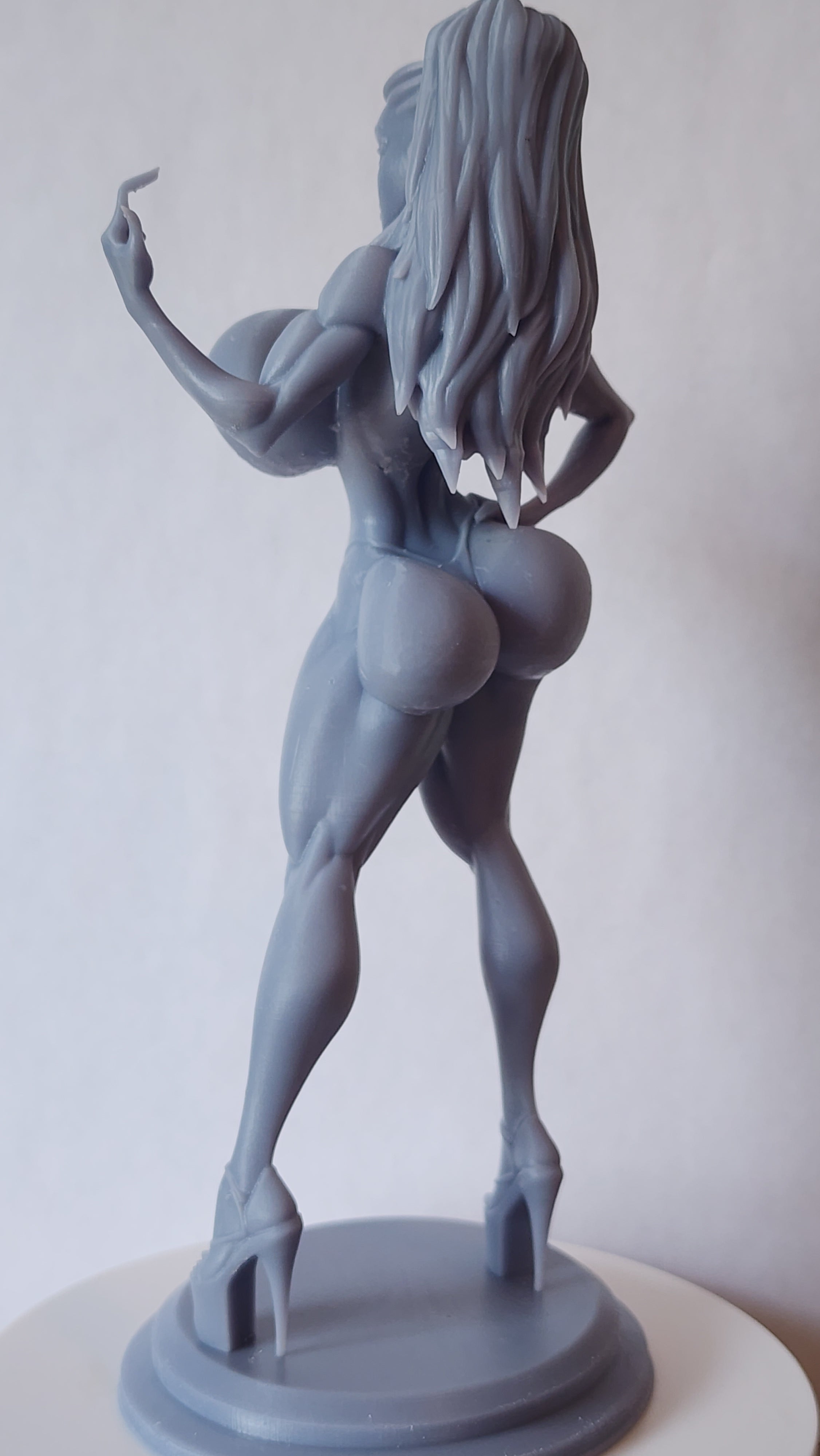 NSFW Jenny Summers Figurine – 7-Inch Voluptuous Sci-Fi Pin-Up Resin Garage Kit