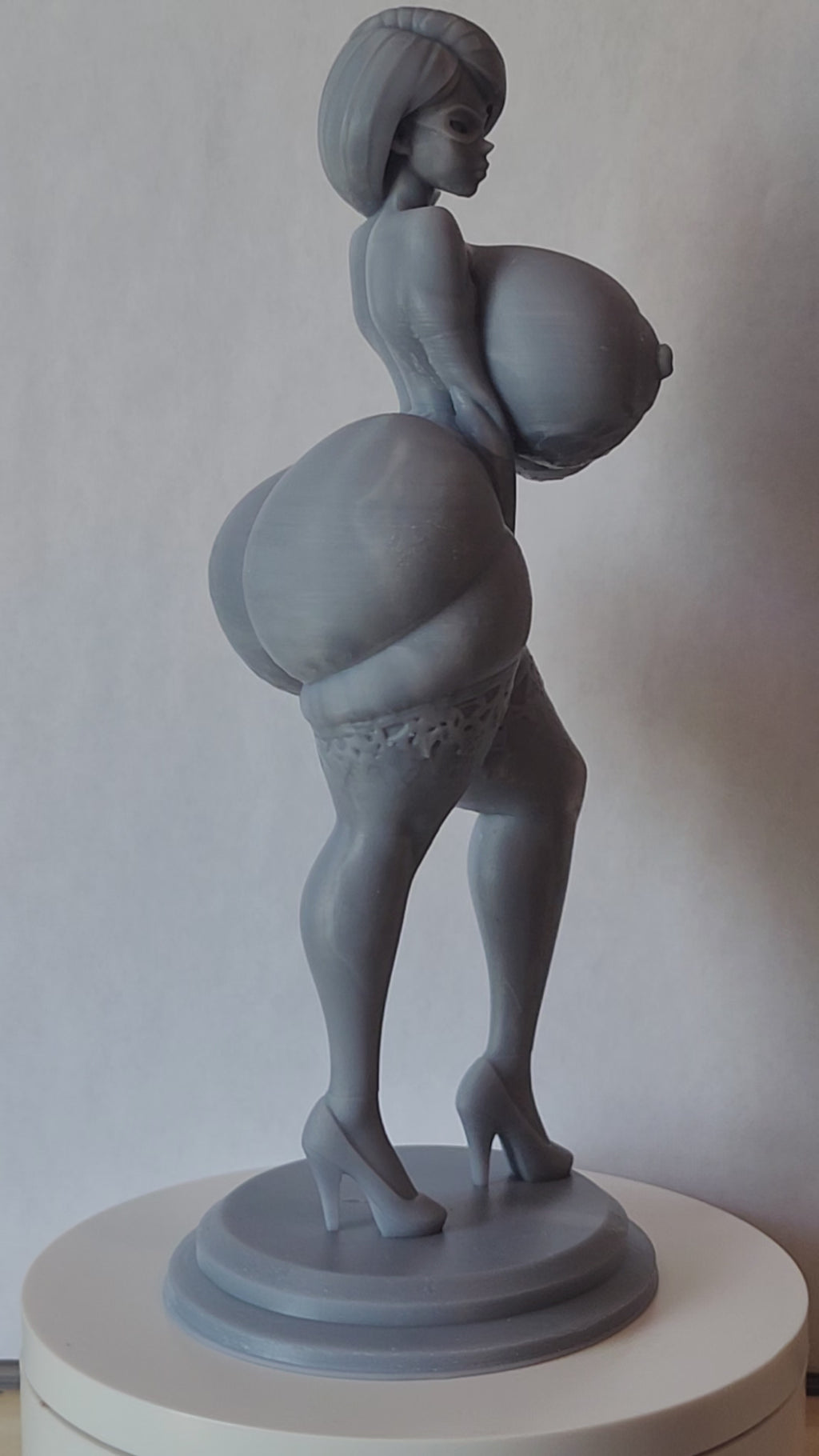 Helen Parr NSFW Figurine - Voluptuous Superhero Pin-Up