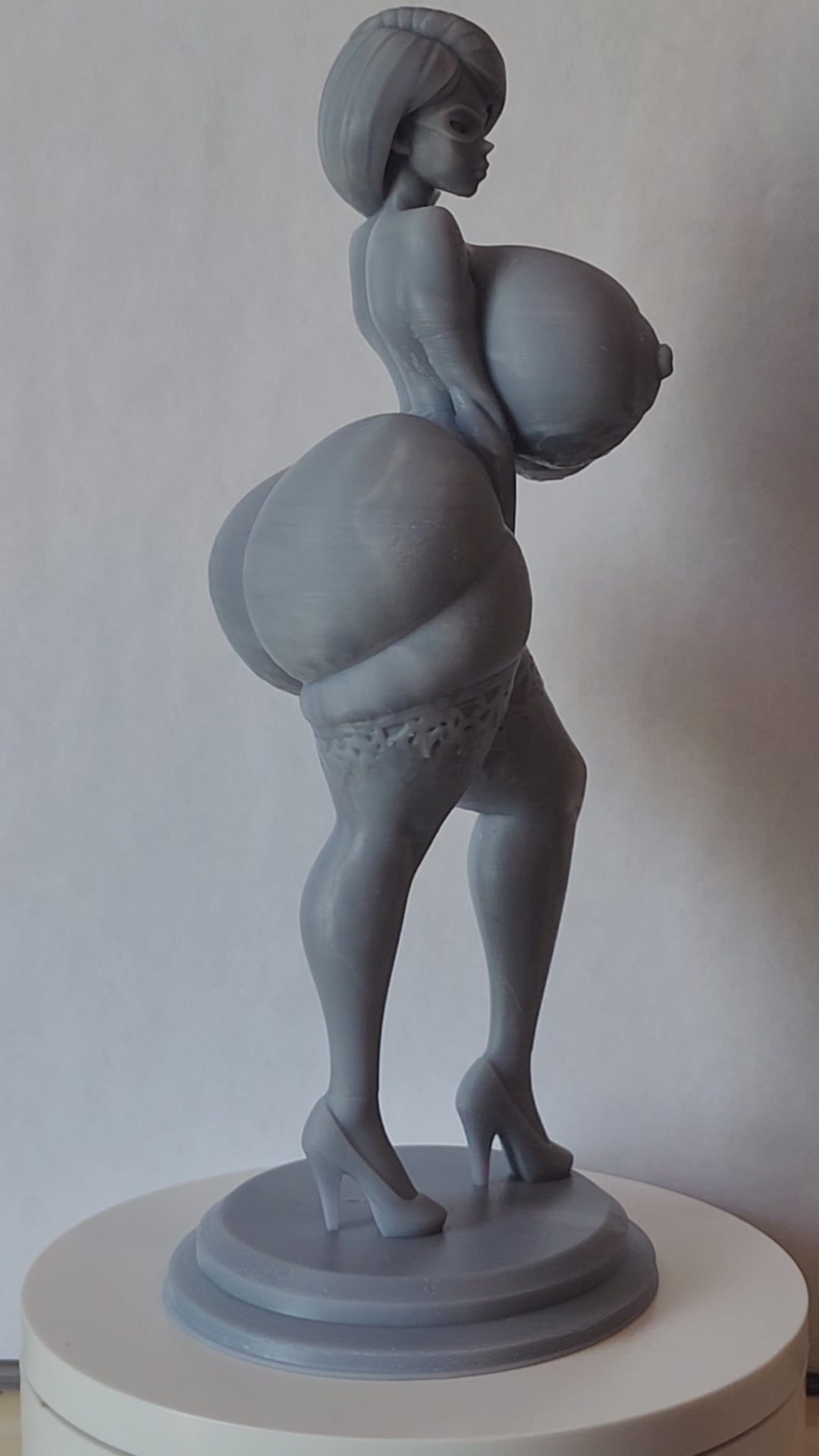 Helen Parr NSFW Figurine - Voluptuous Superhero Pin-Up